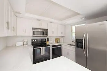 Silver Sands Condominiums Upper Land West Bay