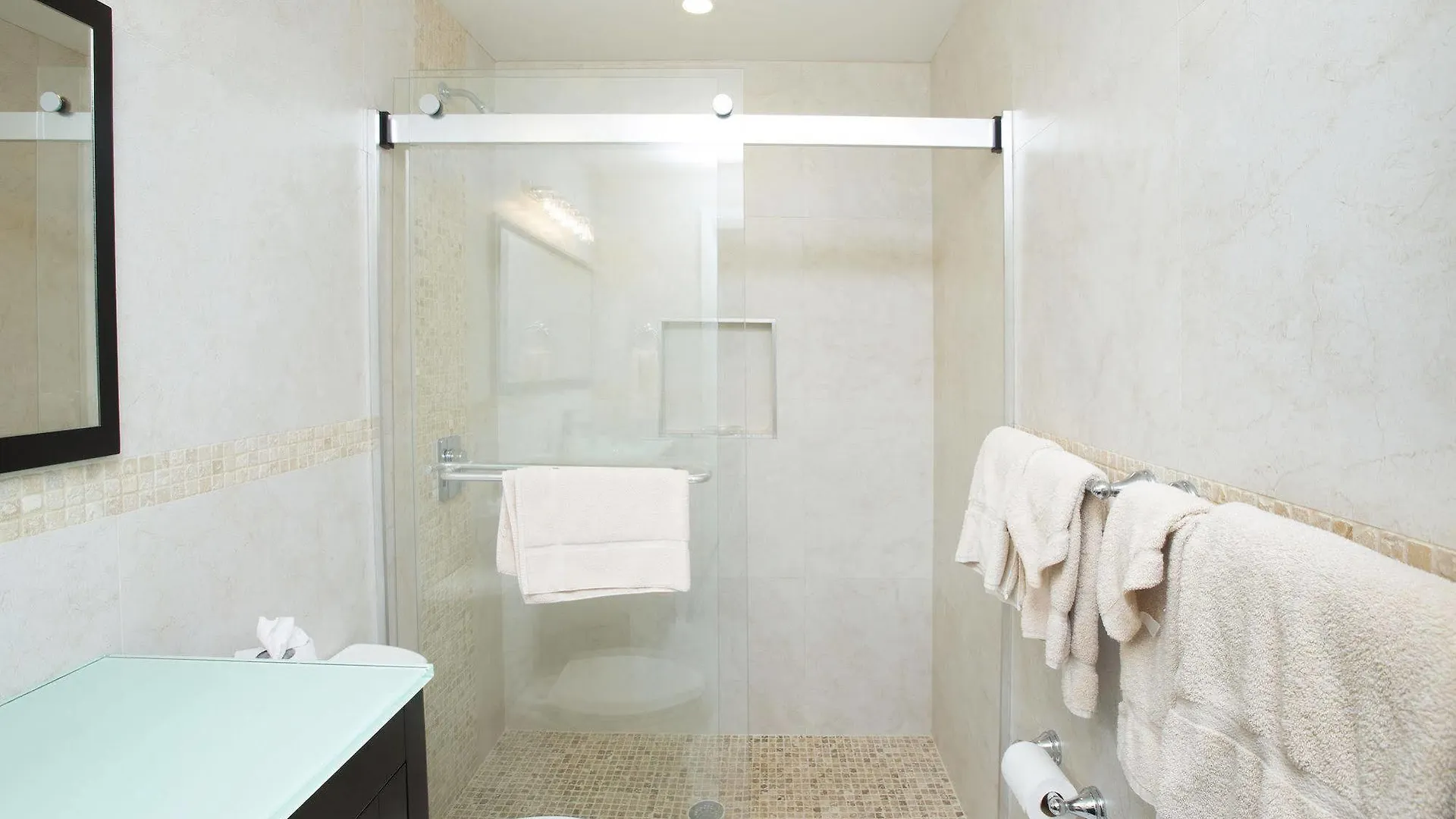 Hotel Silver Sands Condominiums Upper Land