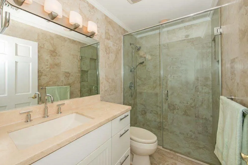 Silver Sands Condominiums Upper Land 4*, West Bay
