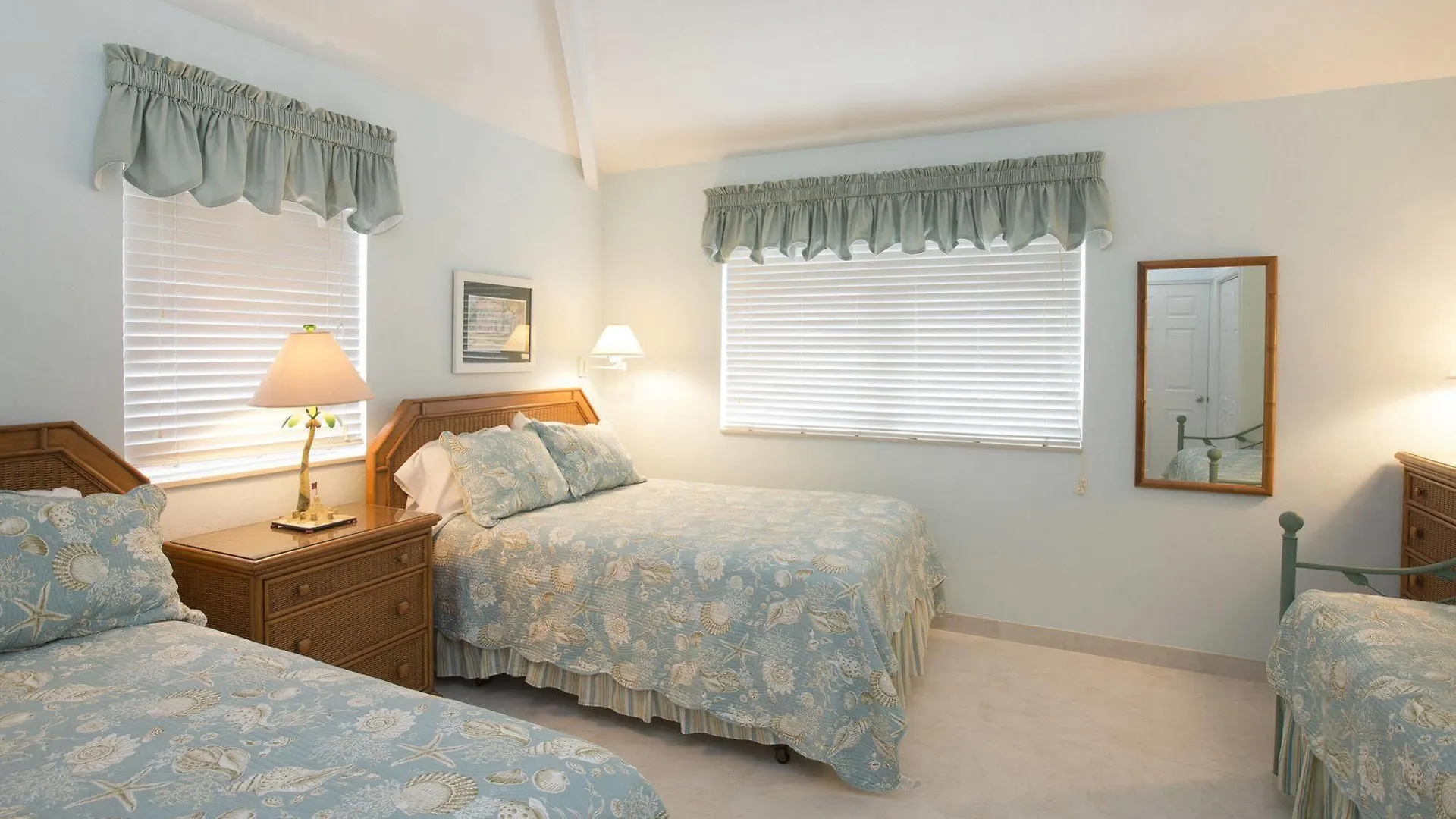 Silver Sands Condominiums Upper Land Hotel West Bay