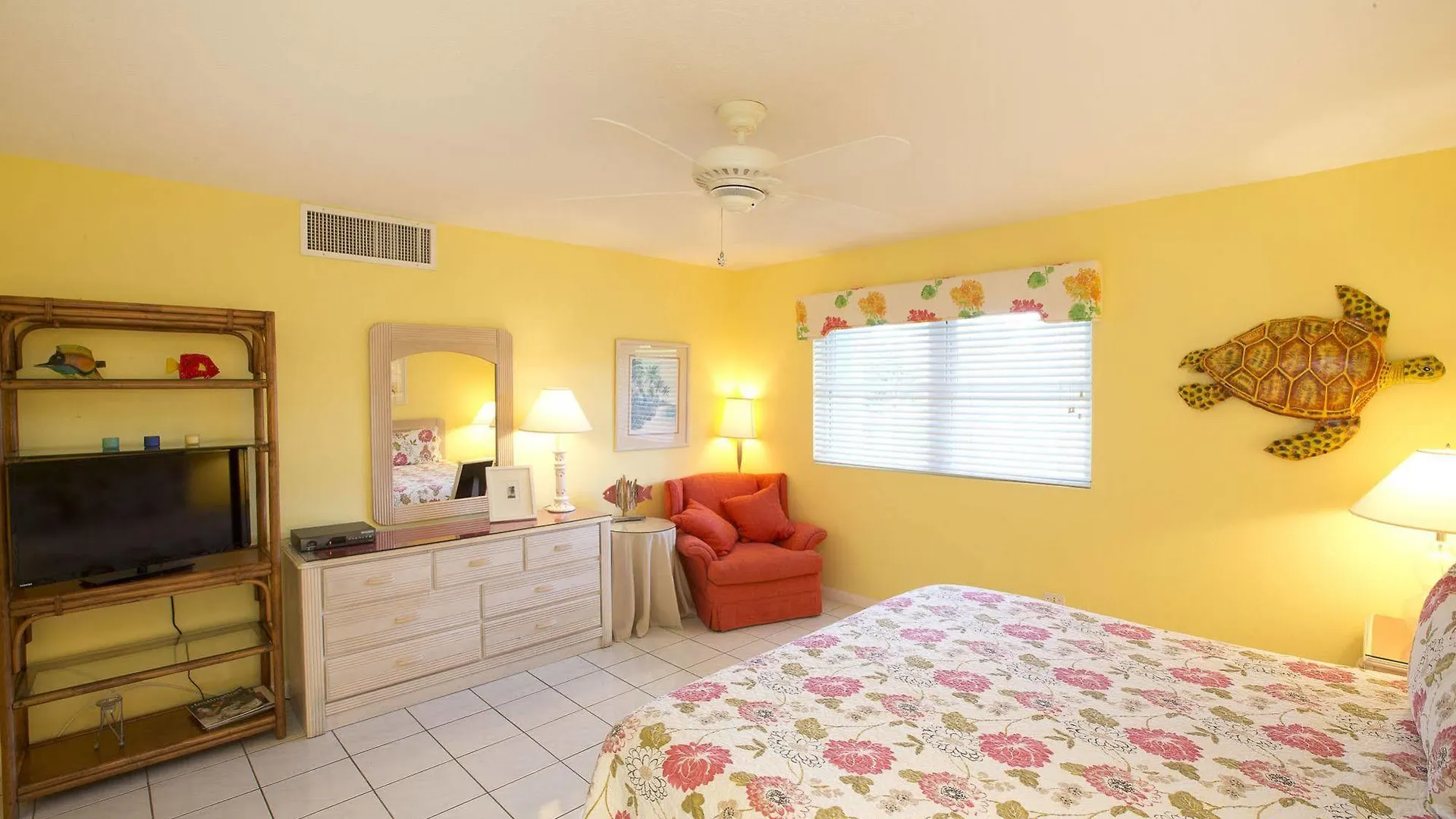 Silver Sands Condominiums Upper Land West Bay